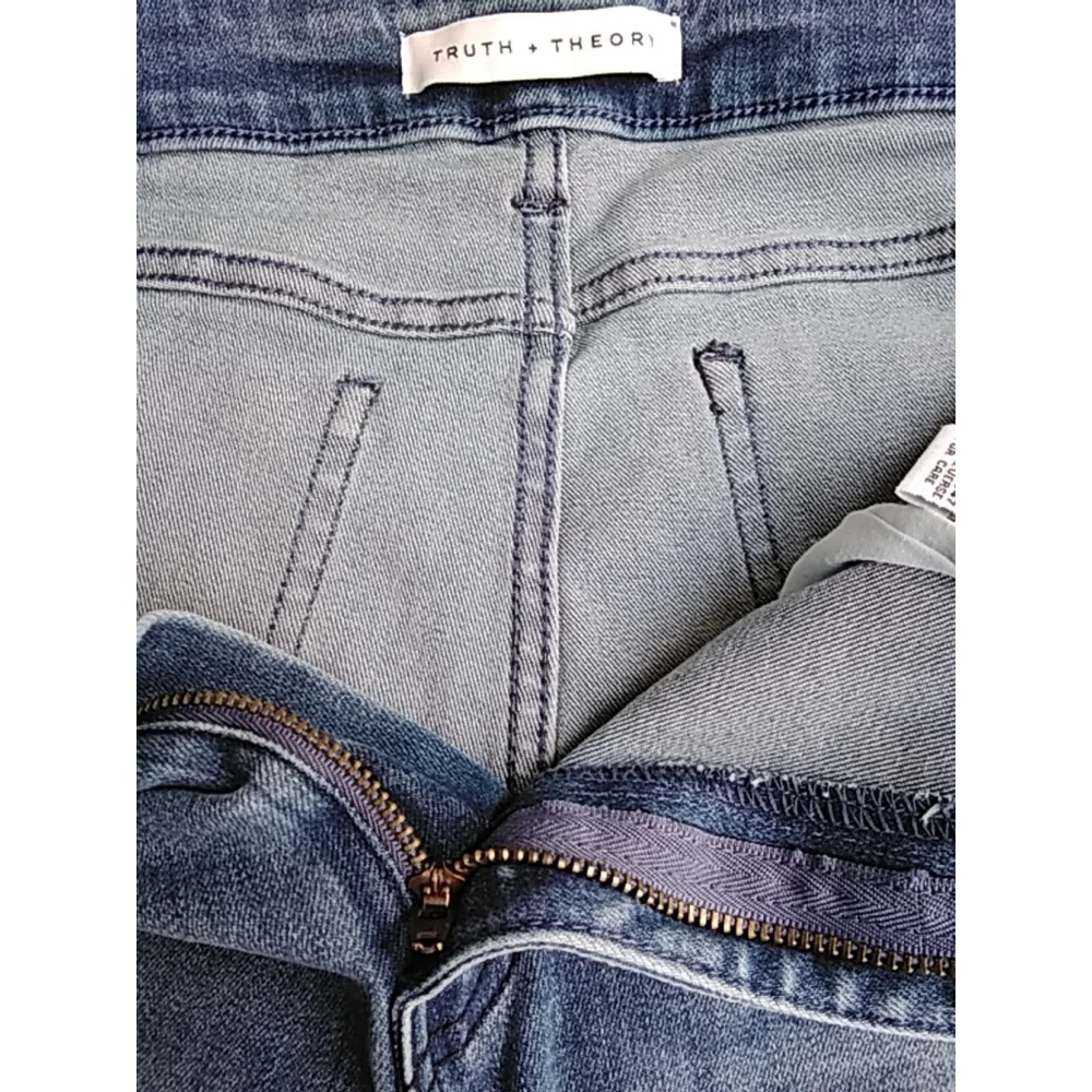🌷NWOT Women's Truth + Theory Denim Shorts Size 12 Blue - Picture 6 of 9